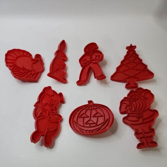 Vtg Tupperware Cookie Cutters Set of 7 Red Plastic 1970s, Halloween, Xmas - Picture 1 of 15